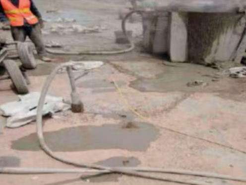 山亭水泥混凝土路面板底注浆技术 路面脱空注浆整治方案