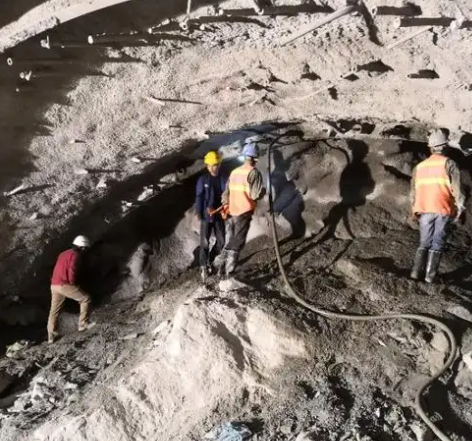 山亭拱顶带模注浆料的施工流程及注意事项